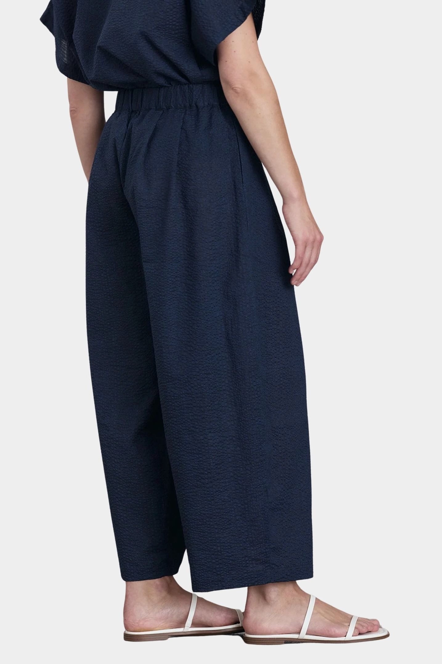 Black Crane Wide Pants Navy side view wide leg cropped silhouette