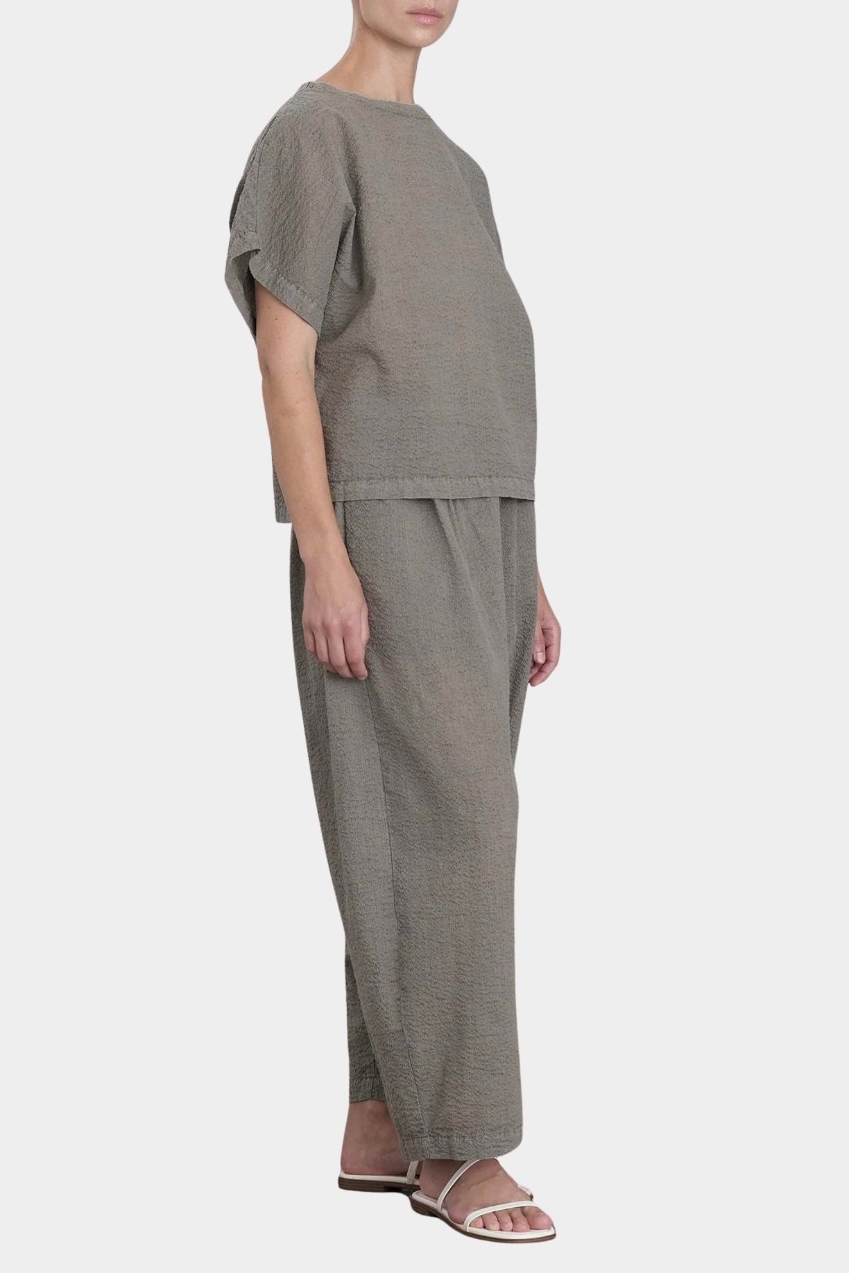 Black Crane wide pants p grey side profile cropped length relaxed structure