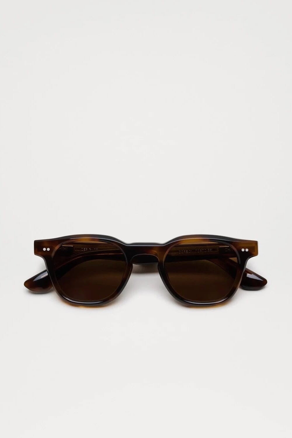CHIMI 01 Sunglasses Tortoise angled side view with warm tortoise acetate frame and brown lenses