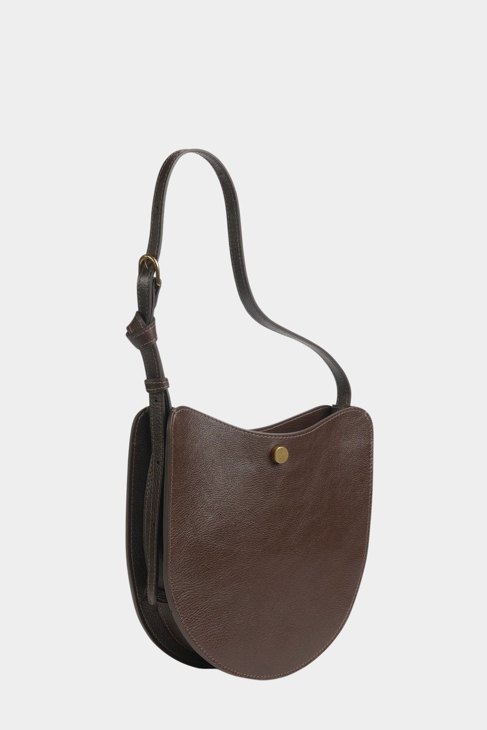 Angled view of the LINDQUIST Savoie bag in Chaga showing its rounded front and leather gusset