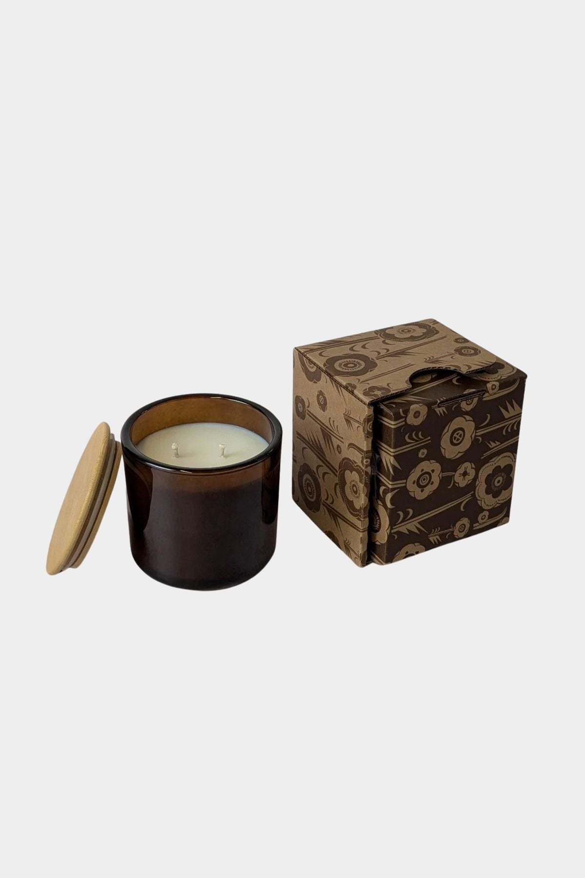 Los Poblanos Vela de la Alhucema Lavender Candle with gift box and wooden lid, unlit product view at YUCCA Denver