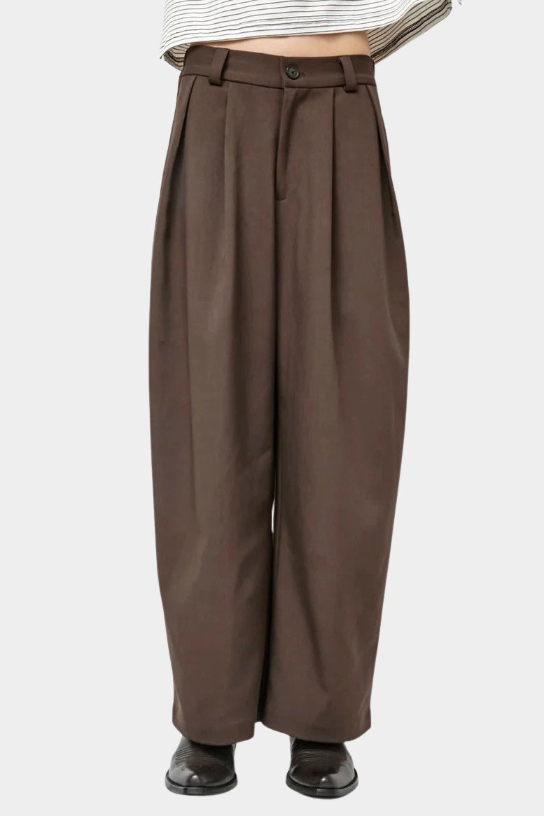 No.6 Holland Pant in Chocolate, front view of the pleats, waistband and wide leg