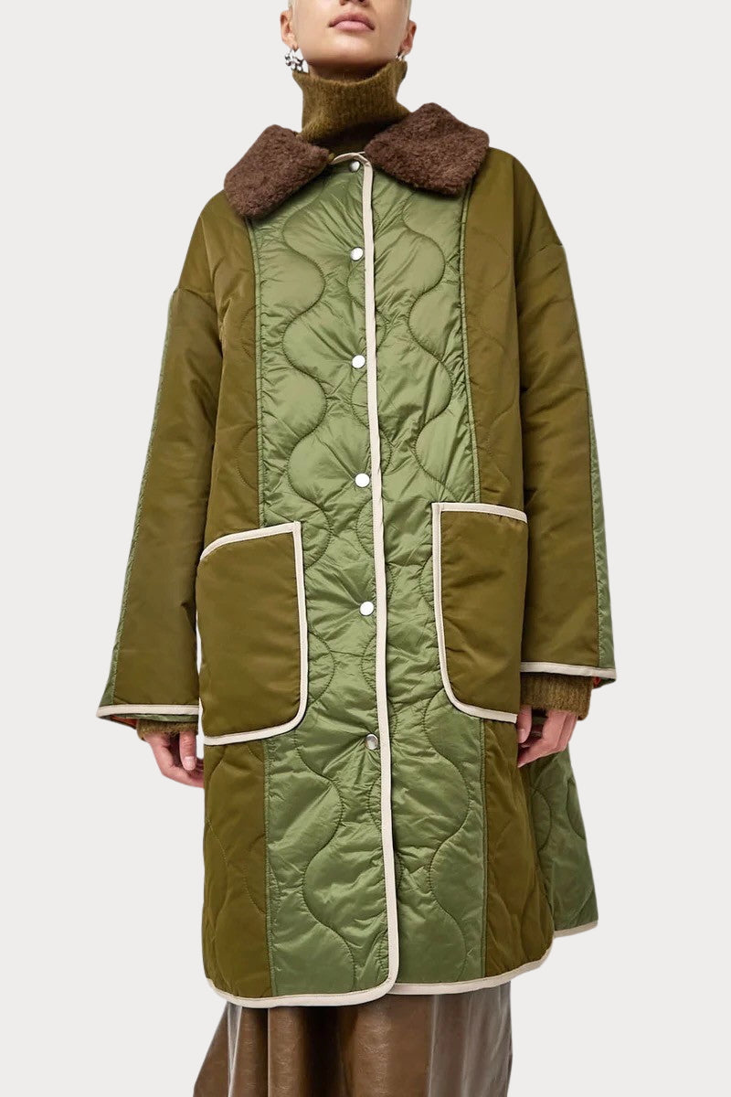 No.6 Summit Jacket in Olive, front detail of the fuzzy collar, snap closure and patch pockets